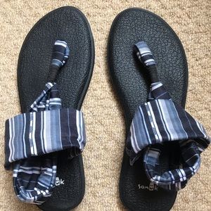 Sanuk Women’s sling sandals size 8